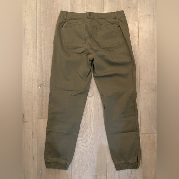Jolt olive green capris - Picture 2 of 3